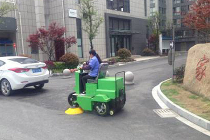 駕駛式掃地機 駕駛式掃地機