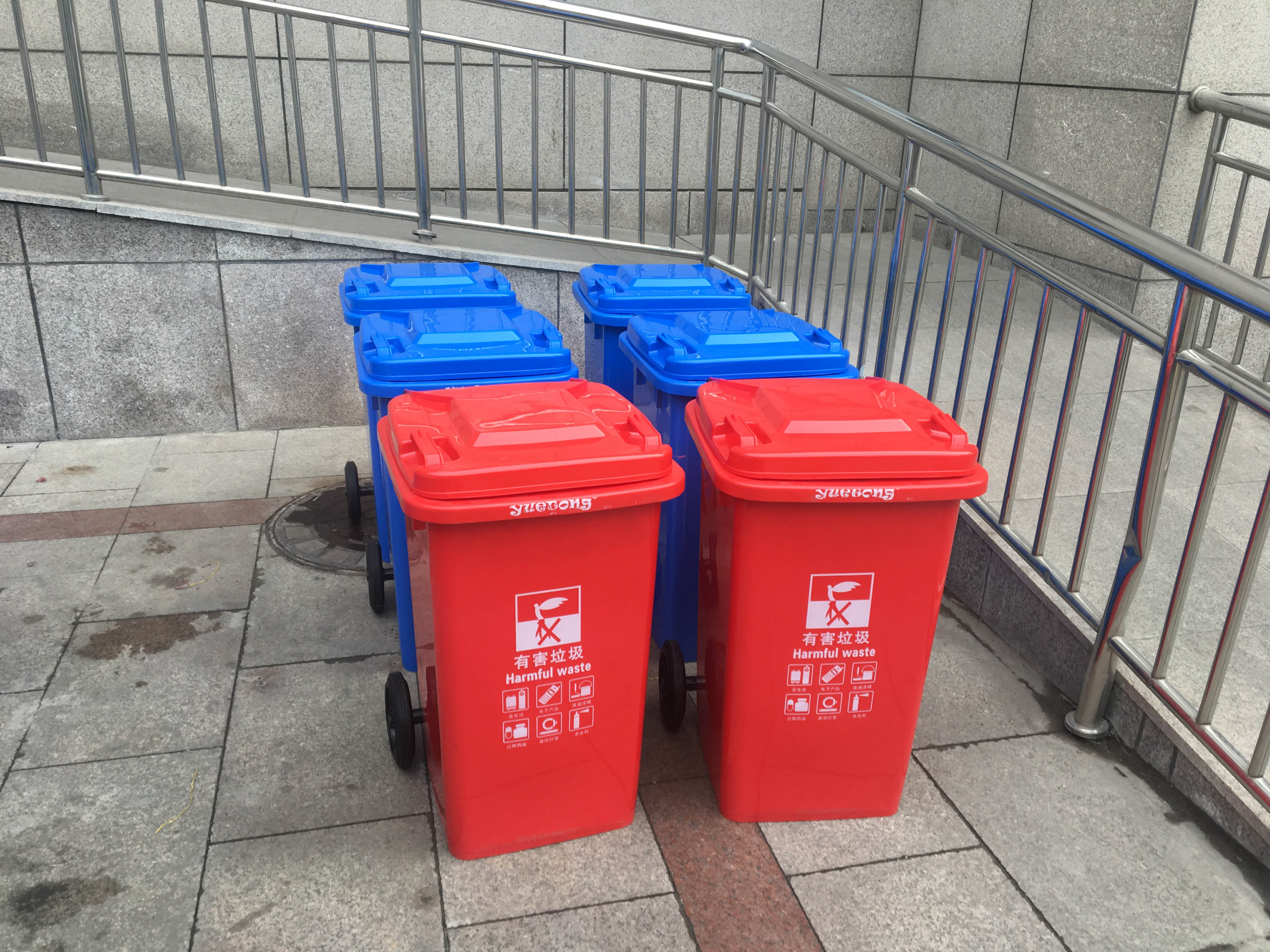 青島塑料垃圾桶廠家